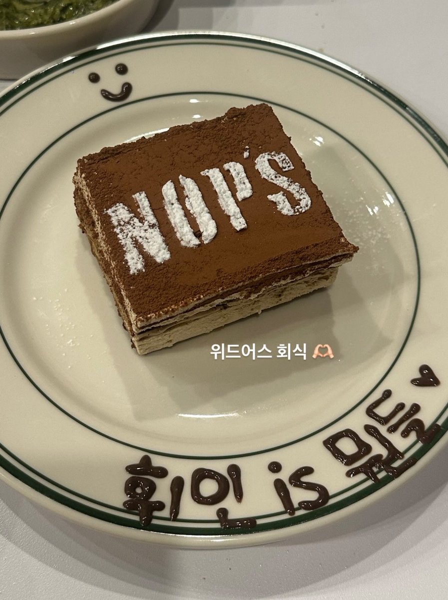 butterflwhee_'s tweet photo. 휘인아 맛난거 많이 먹어🫰🏻💕 https://t.co/9J2FIkC2MV