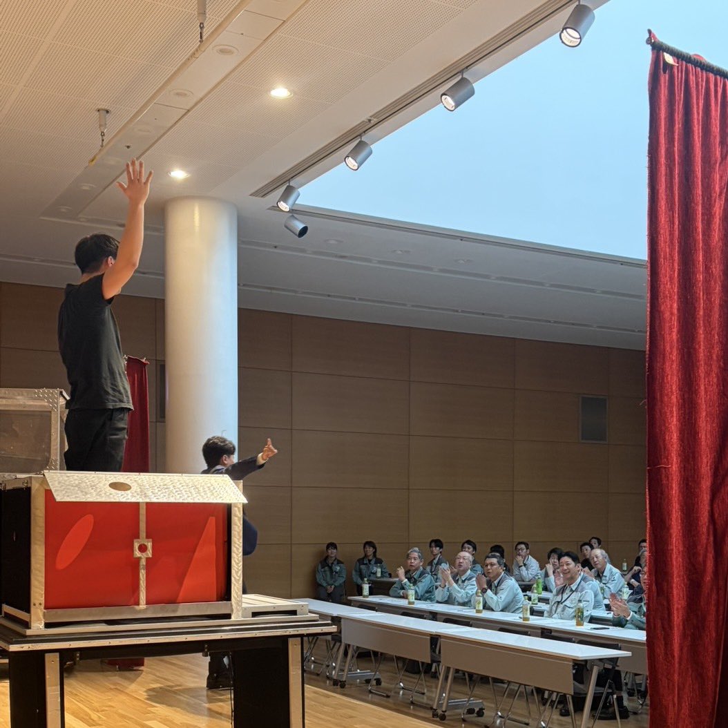 magiciandaiki's tweet photo. 今日はセラミックパークMINO国際会議場様でのNIPPO岐阜協力会2026第1回安全大会にてイリュージョンショー。日頃よ��応援いただいているNIPPO岐阜協力会 俵会長はじめ皆様、株式会社NIPPO岐阜統括事業所岩田所長はじめ皆様、今年もありがとうございました！#マジシャン　#マジックショー https://t.co/5ddUNWuzqb