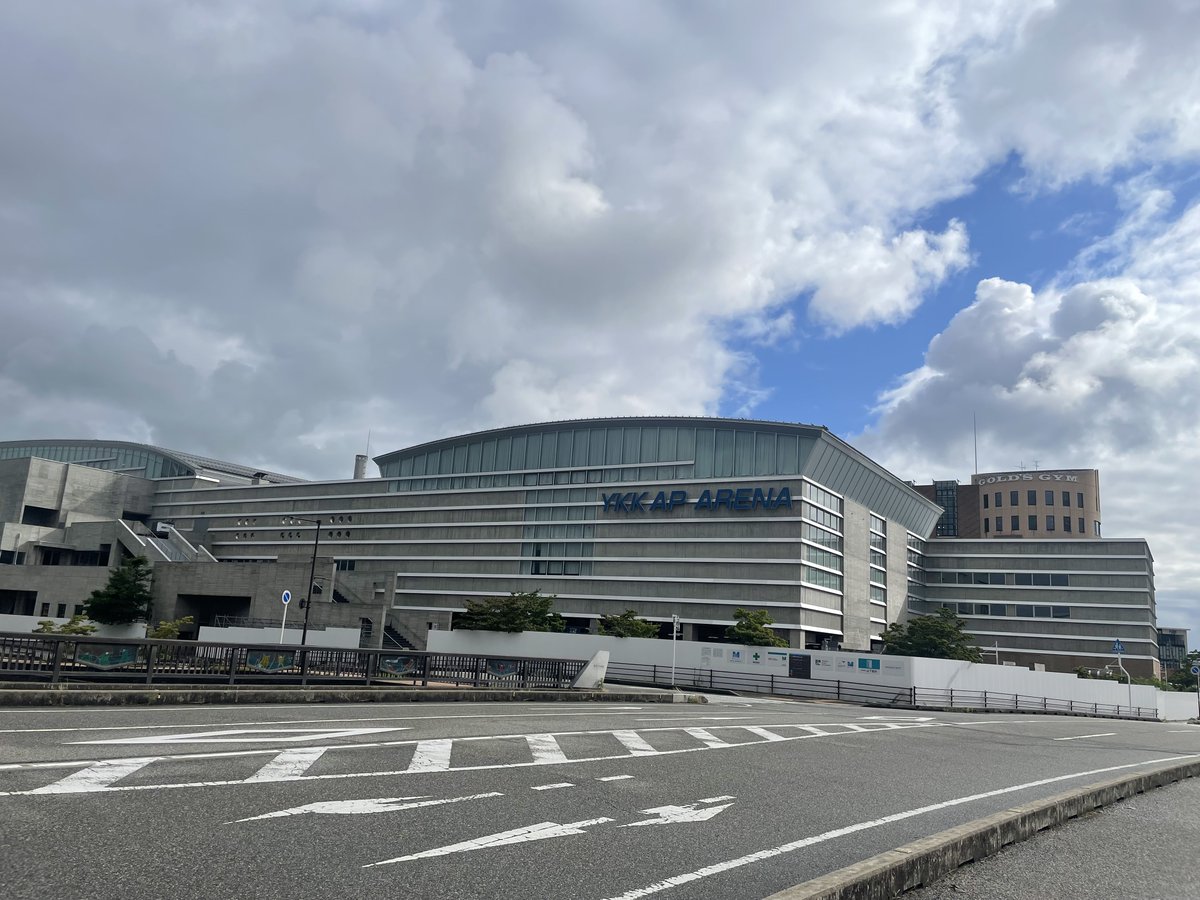 ykkap_arena's tweet photo. ／
📢 看板が付きました！
＼

つ、ついに！”YKK AP ARENA”の看板が外壁に設置されました🥳✨お近くにお立ち寄りの際にぜひ記念撮影はいかがでしょうか📸✌

（´-`）.｡oO(今後は電源工事を施し、夜間は光るようになるとかならないとか…！)

#YKKAPARENA https://t.co/ZOuxGnQqnL
