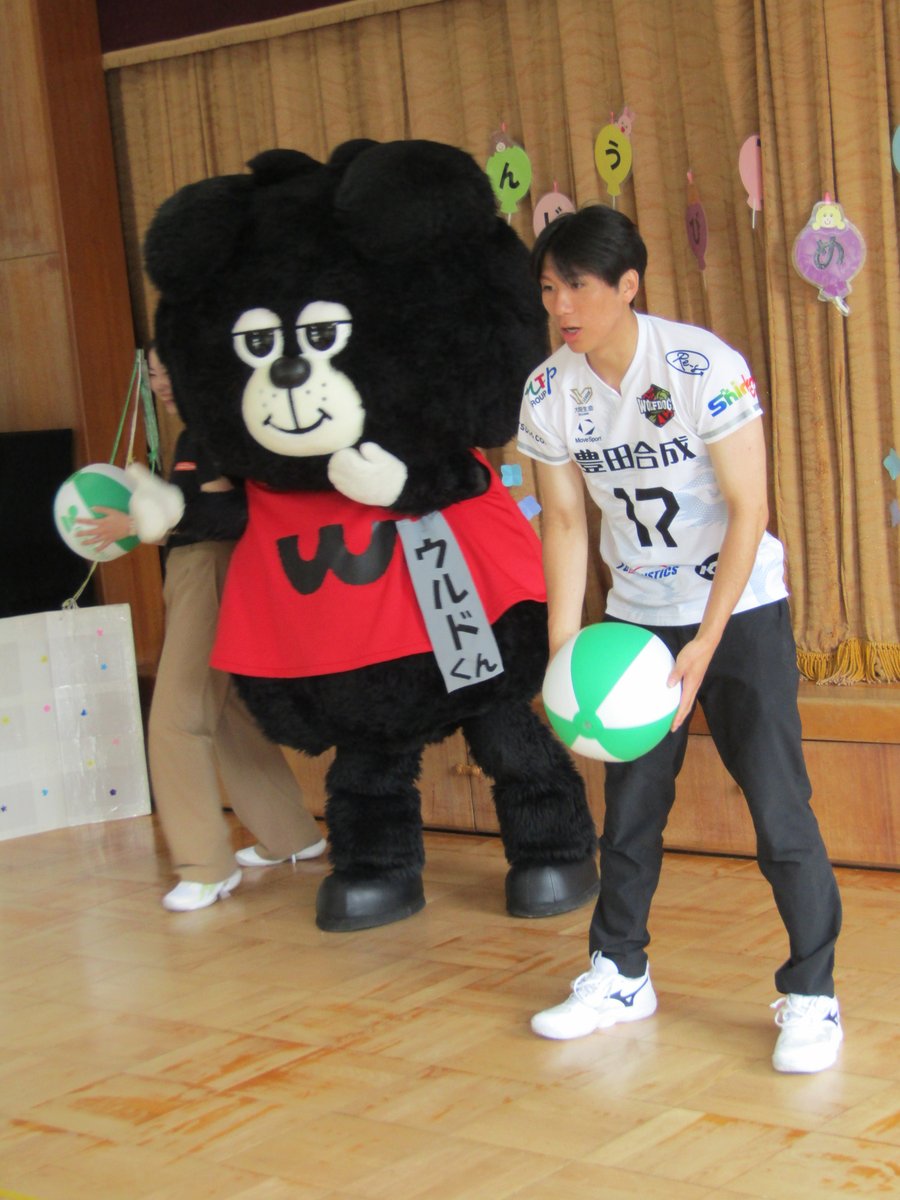 138city_sports's tweet photo. 本日も子供たちを笑顔にしようと保育園へ行ったはずが、、、気づけば一番笑顔になってたのは、僕でした。スポーツには人と人を笑顔でつなぐ力があるし、それを一宮でたくさん感じることができた日でした。
＃市川健太　＃ウルフドッグス名古屋　＃一宮市　＃笑顔 https://t.co/cL0WMnwv6x