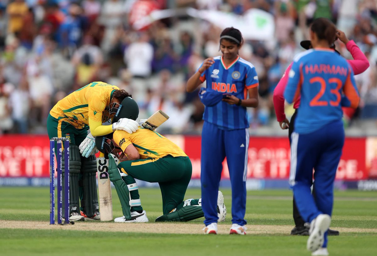 kappie777's tweet photo. When the big man steps in, thank you Jesus ❤️🇿🇦🇿🇦🇿🇦
📸: ICC/Getty https://t.co/Upm3pBSxIC