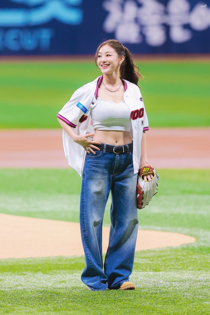 YuangleJYJH's tweet photo. 260621

" ⚾️😉 "

#TWICE #트와이스 #トゥワイス #지효 #JIHYO #ジヒョ https://t.co/5ucKszk8Tk