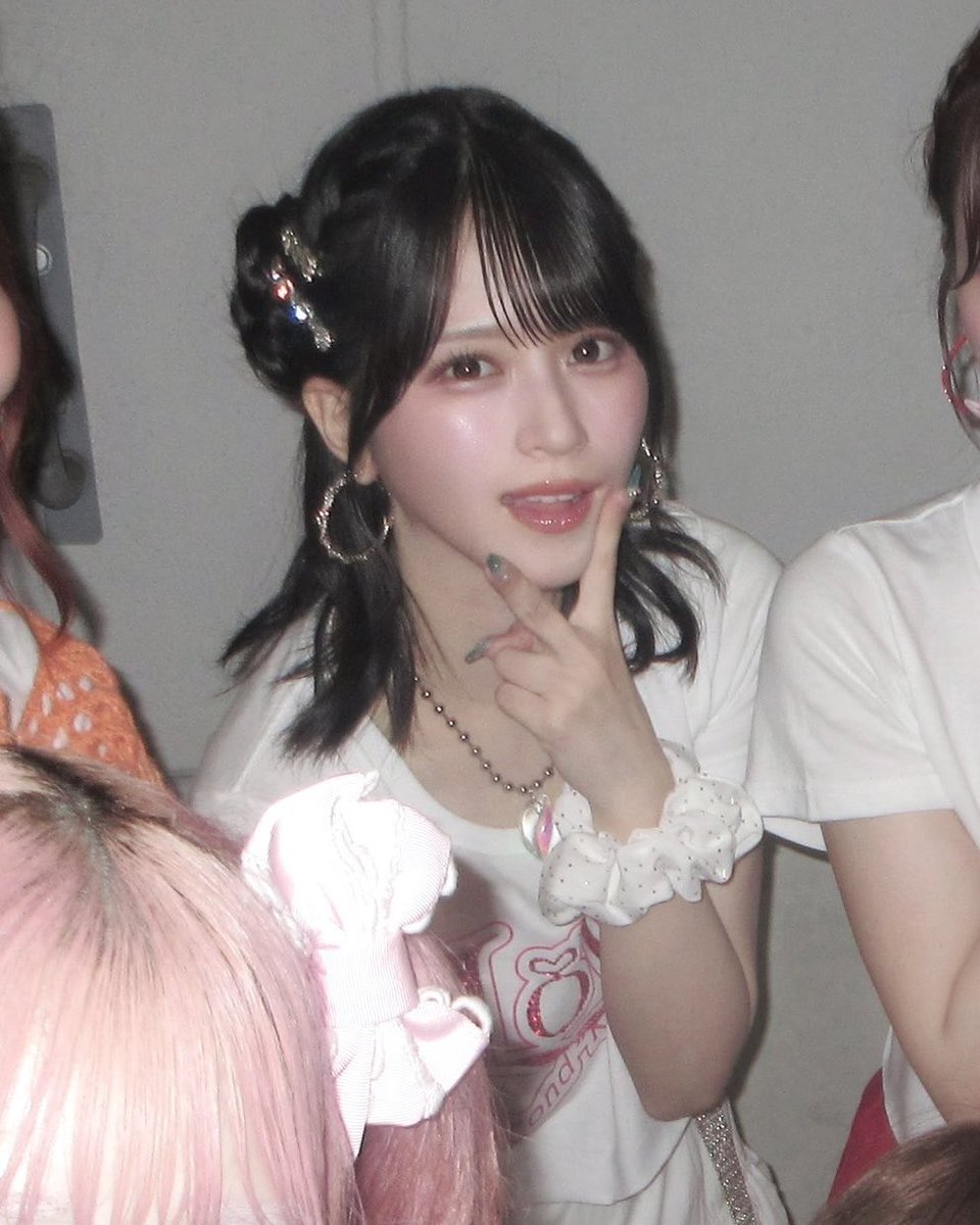ともがみ tweet media
