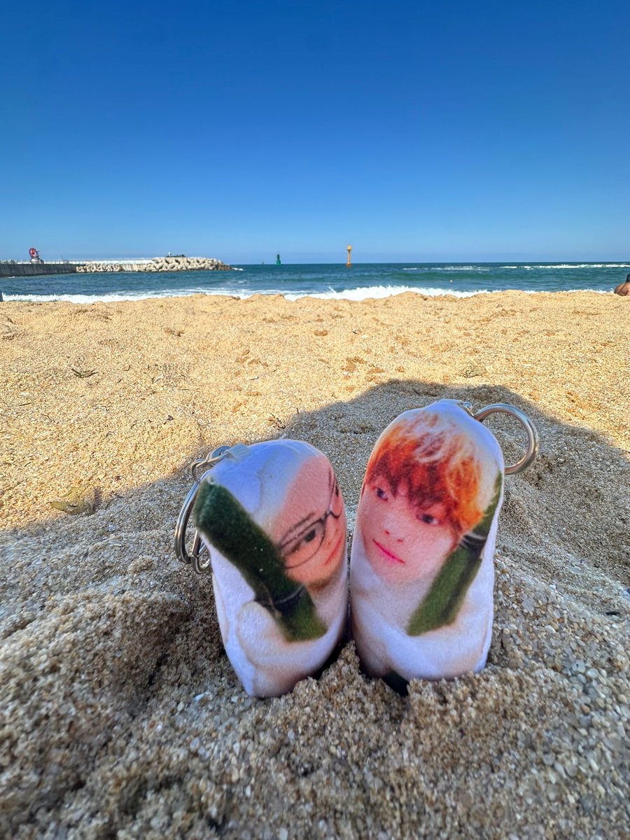 yangzzoo's tweet photo. 공공장소에서 뭐하는? https://t.co/cyVvzswA1C