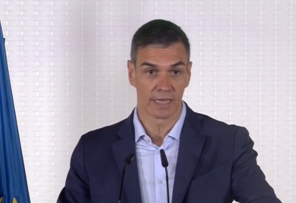 BECAES_'s tweet photo. NO SE VA A IR, ¡¡TENEMOS QUE ECHARLO!!

"Seguimos para mejorar la vida de la gente"
Con la voz de monaguillo.

¡¡ME CAGO EN TU PUTA MADRE, PSICÓPATA DE MIERDA, CORRUPTO, CABRÓN, TRAIDOR!!
TE VAMOS A ENCERRAR EN LA CÁRCEL EL RESTO DE TU ASQUEROSA VIDA https://t.co/savvI8TpZr