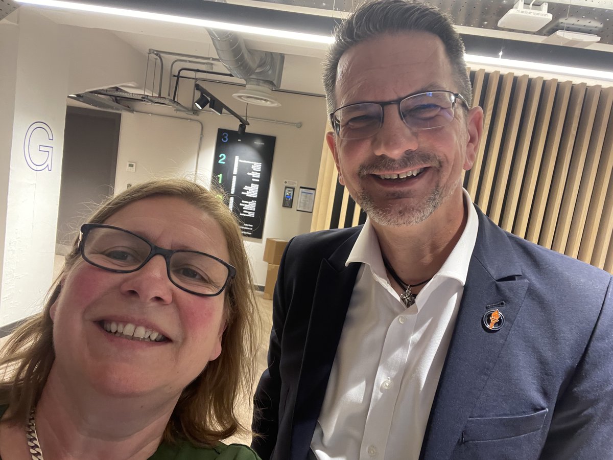 Rachel_Bingham's tweet photo. Wonderful to bump into @SteveBakerFRSA on my way into the office this morning. On the 10th Anniversary of the Brexit Referendum no less!  #noregrets https://t.co/PFTdkgW18U