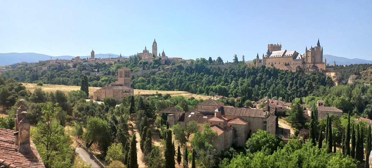 CepaSegovia's tweet photo. El taller de INGLÉS HOSTELERÍA visita el Convento de Los Carmelitas Descalzos como actividad de fin de curso. Gracias a Julián que nos hizo de guía y pudimos todo el recinto con sus cariñosas explicaciones. You are my favourite students!! https://t.co/7wDTUFLPco