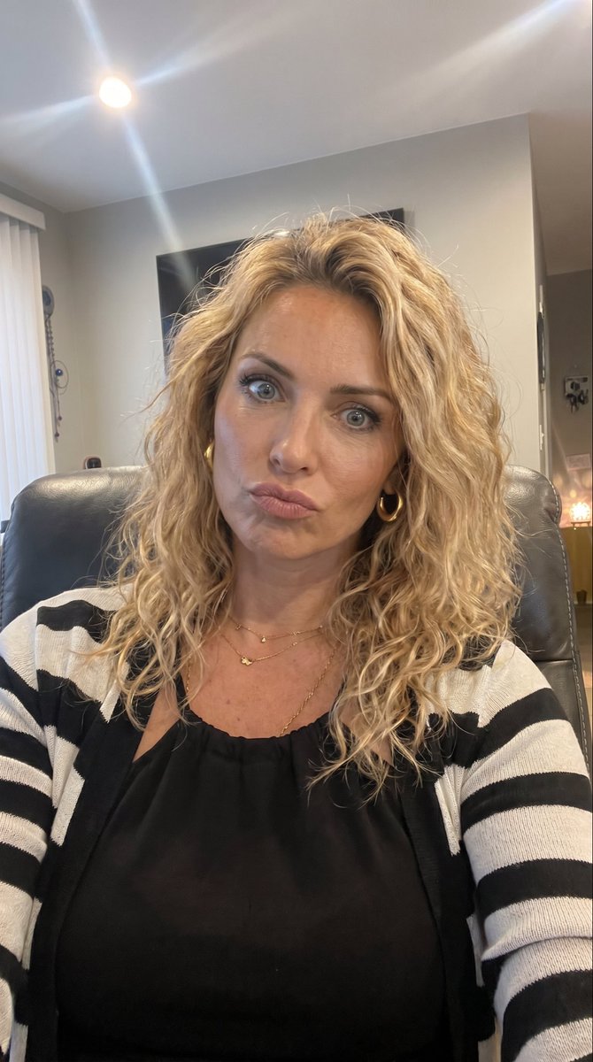 la_cave_de_stel's tweet photo. Si tu es marié, je te déconseille de ne pas ouvrir les commentaires 🤗🥰🥰 https://t.co/rSWubv0dJn