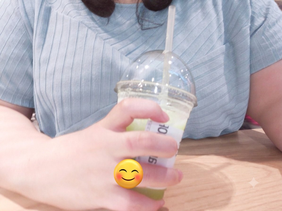 aaaakkii11's tweet photo. マックのメロンのやつ美味しい🫠 https://t.co/ianW0G7BQX