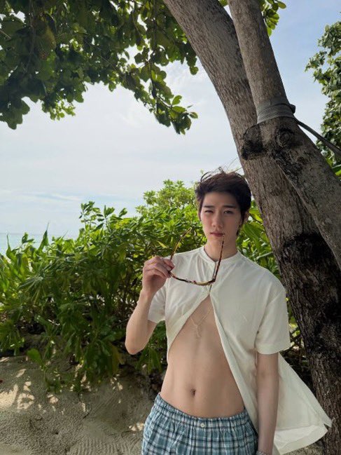 ezsthep's tweet photo. เทอแค่อยากจะใส่โครมห้าด เทอไม่ได้สนใจพีห้าด
Authentic Chrome Hearts Silicone Cross Necklace Clear 🤍 https://t.co/QLwk2u9QUH