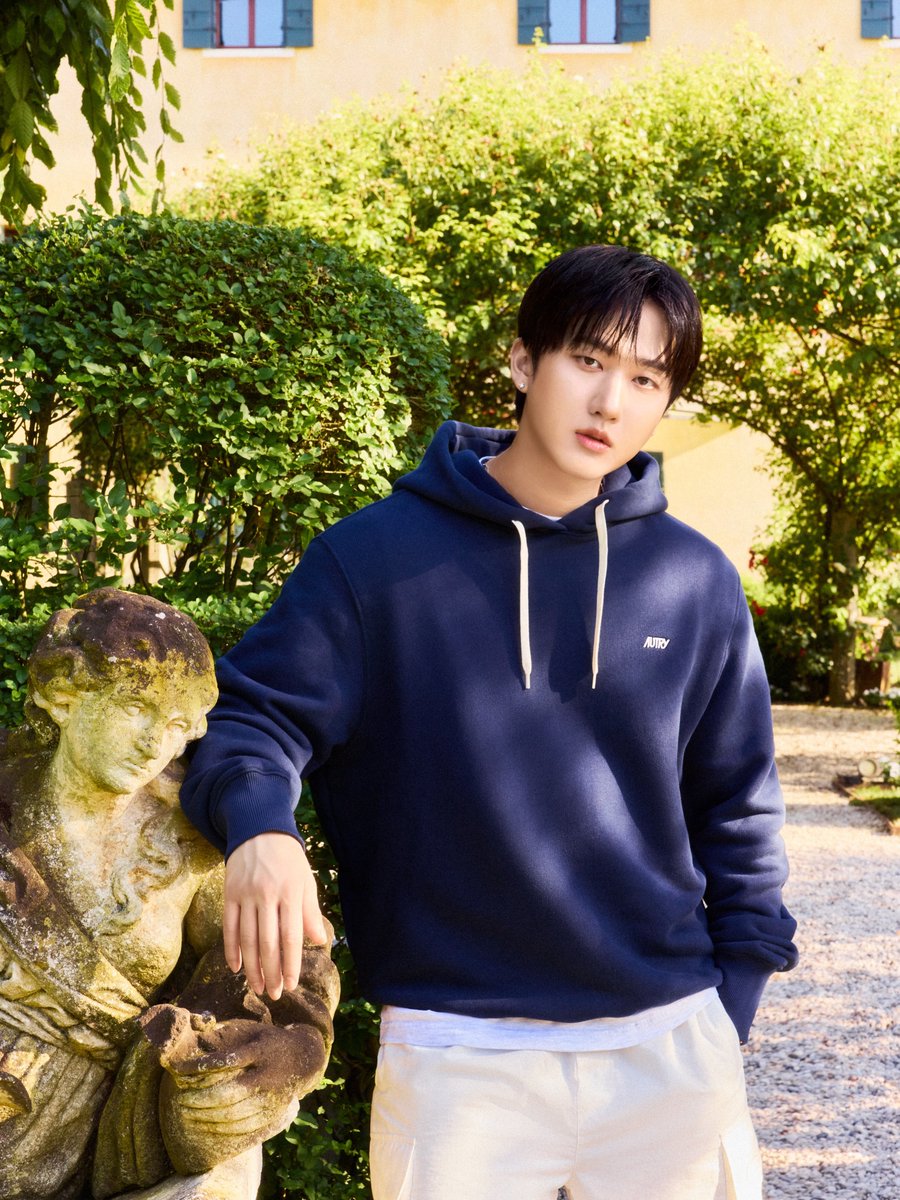 ZLuqLXr9GAfrlis's tweet photo. AUTRY IG #창빈 #CHANGBINxAUTRY ♡♡ 

 Global Ambassador Changbin @ jutdwae visiting Autry’s Villa in Venice https://t.co/joJataKMcz