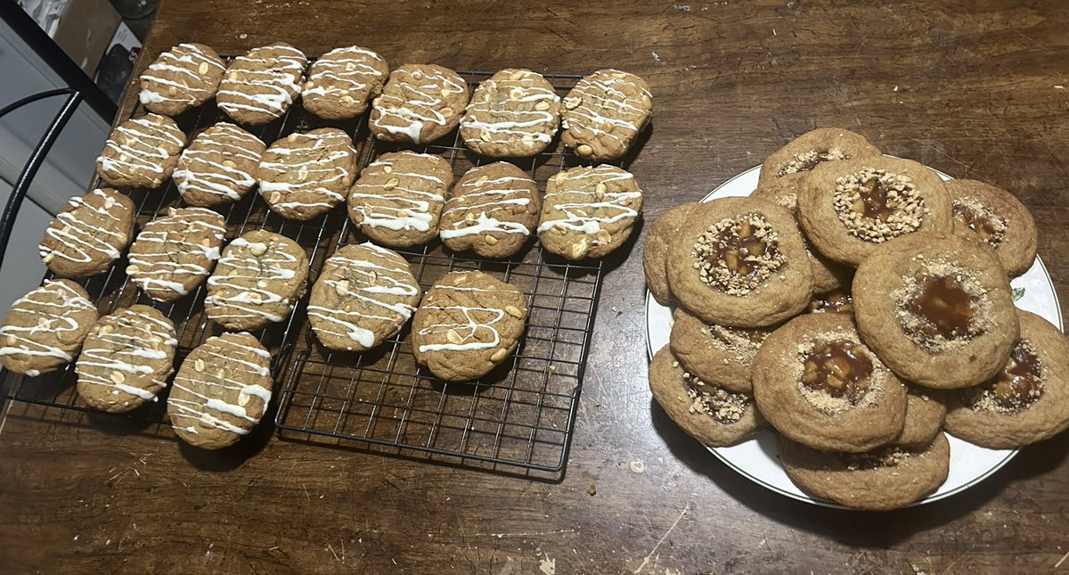 kittyamew's tweet photo. i made cookies even tho its 3am rn https://t.co/oIBOQeroeI