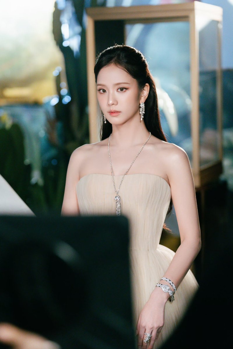 DCJisoogallery's tweet photo. 【𝐖𝐞𝐢𝐛𝐨】 260623 @ sooyaaa_智秀 🤍

'在首尔，与 Panthère de Cartier 共度的瞬间 ✨'

🔗https://t.co/QdexoHULLj

#JISOO #지수 @BLACKPINK @officialBLISSOO https://t.co/FH4AqJuVy4