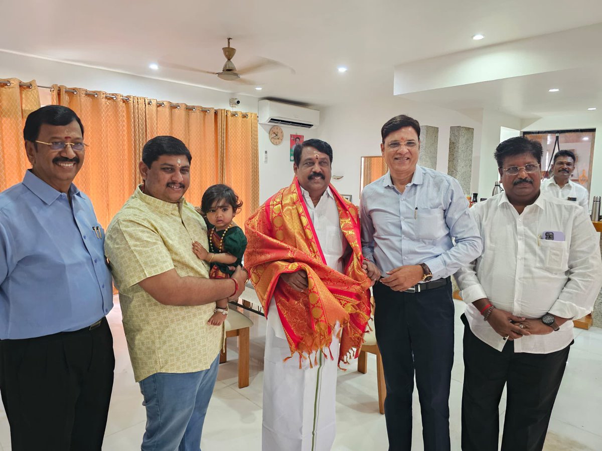 NamdeoKadam's tweet photo. Great occasion to meet Shri @NainarBJP ji, the President @BJP4TamilNadu at his residence. Discussed various issues to strengthen the party.Youth leader Shri @NainarBalaji was also present alongwith his strong youth team. https://t.co/ZvmG0U7e8e
