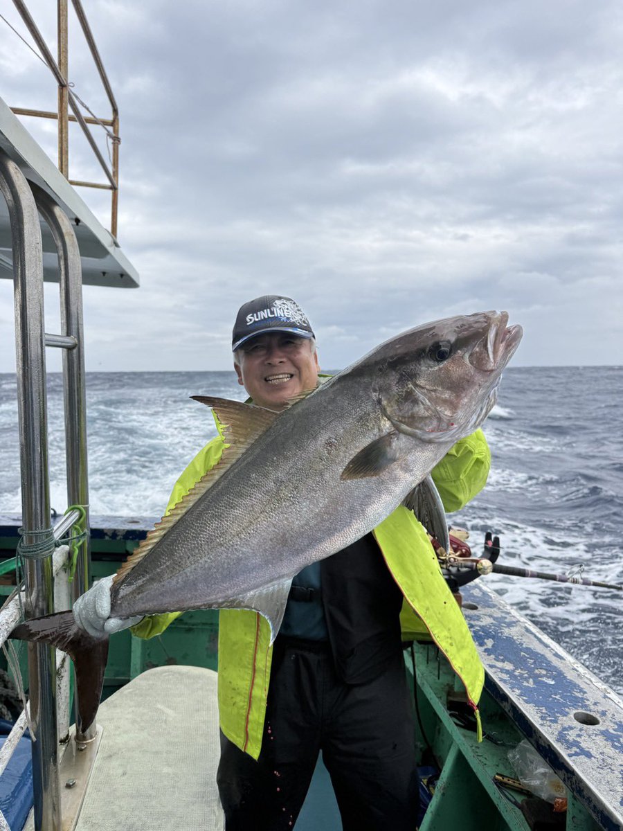 Newchubeimaru's tweet photo. 銭洲船赤イカ泳がせ

23号船　
カンパチ　1.4kg〜13.08kg 0本〜1本 船中5本1リリース
他特大メダイ、メイチダイ

今日も赤イカ泳がせです
渋いながらも10kg混じり楽しめました‼️

探検丸も復活して使えますので持ってきてください‼️ https://t.co/tJ45hoPnOc