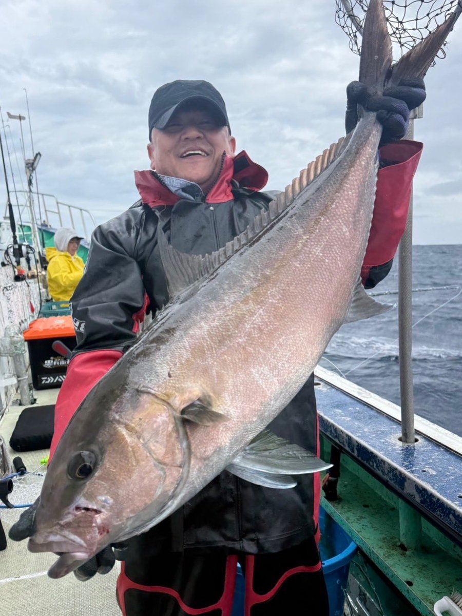 Newchubeimaru's tweet photo. 銭洲船赤イカ泳がせ

23号船　
カンパチ　1.4kg〜13.08kg 0本〜1本 船中5本1リリース
他特大メダイ、メイチダイ

今日も赤イカ泳がせです
渋いながらも10kg混じり楽しめました‼️

探検丸も復活して使えますので持ってきてください‼️ https://t.co/tJ45hoPnOc