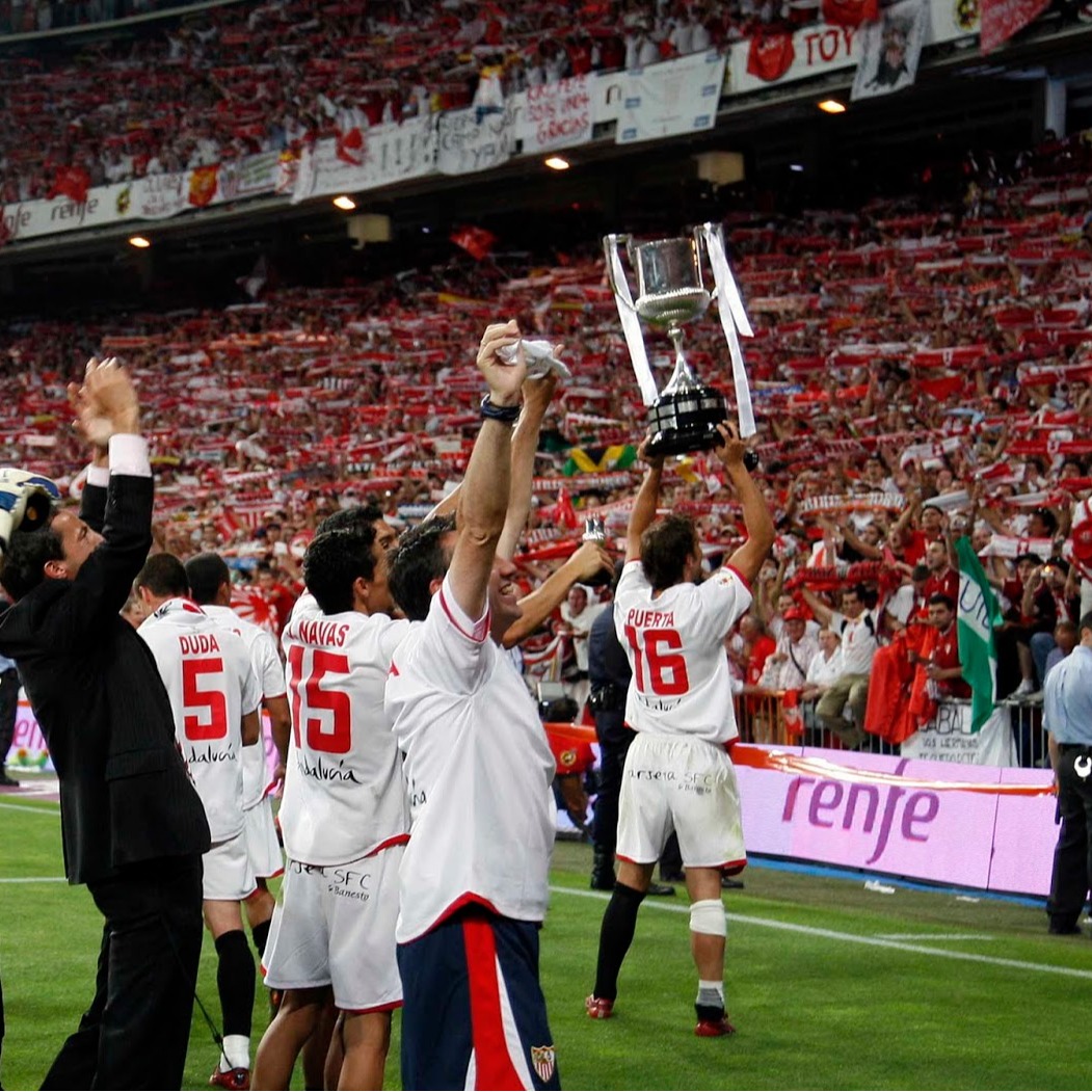 SevillaFC's tweet photo. 🏆🇪🇸 Revive la Copa del Rey de 2007 en su 19º aniversario en 𝐒𝐞𝐯𝐢𝐥𝐥𝐚 𝐅𝐂+. 📺