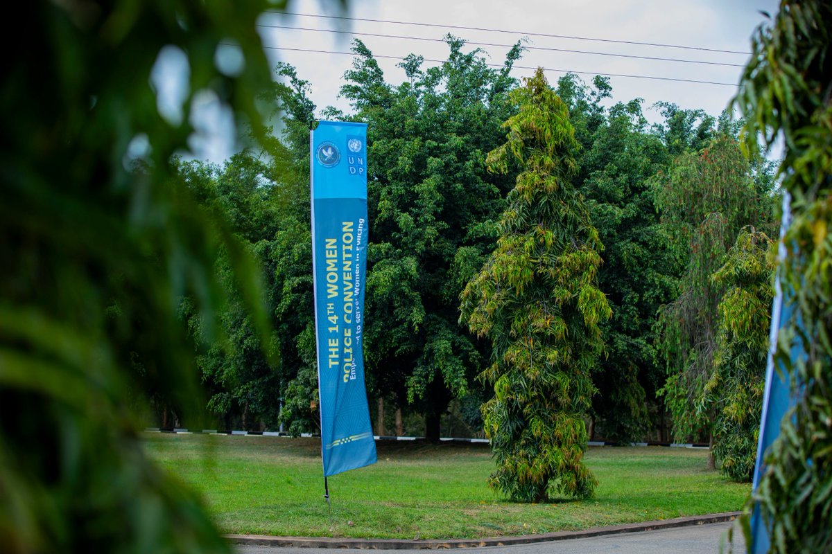Rwandapolice's tweet photo. #Nonaha

Ku cyicaro gikuru cya Polisi y'u Rwanda ku Kacyiru harimo kubera inama y'iminsi ibiri ihuza Abapolisikazi bakorera mu mashami atandukanye ya #Rwandapolice ku nshuro ya 14, ku nsanganyamatsiko igira iti: "Kongerera ubushobozi Abapolisikazi mu kurushaho gukorana n’abaturage"
#RNPWomenConvention