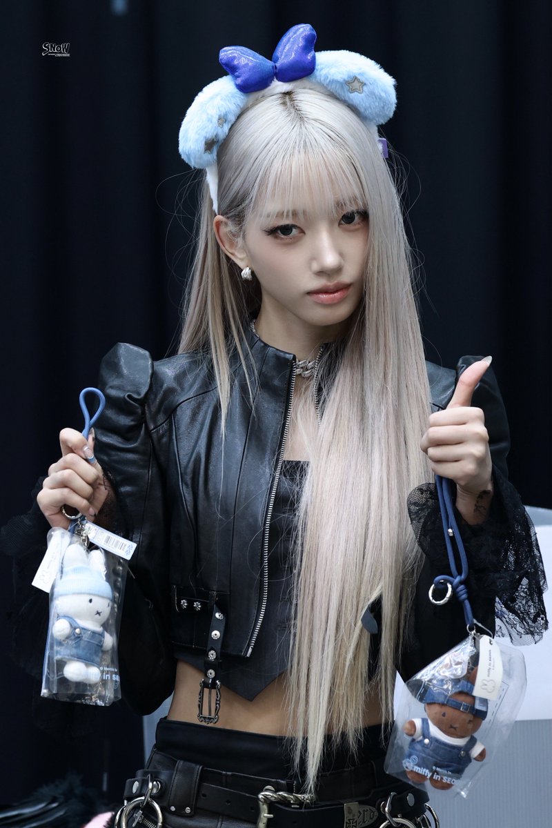 snowflake2diary's tweet photo. 260621 HL

#미야오 #MEOVV #수인 #SOOIN https://t.co/XCLlz6Ecwz