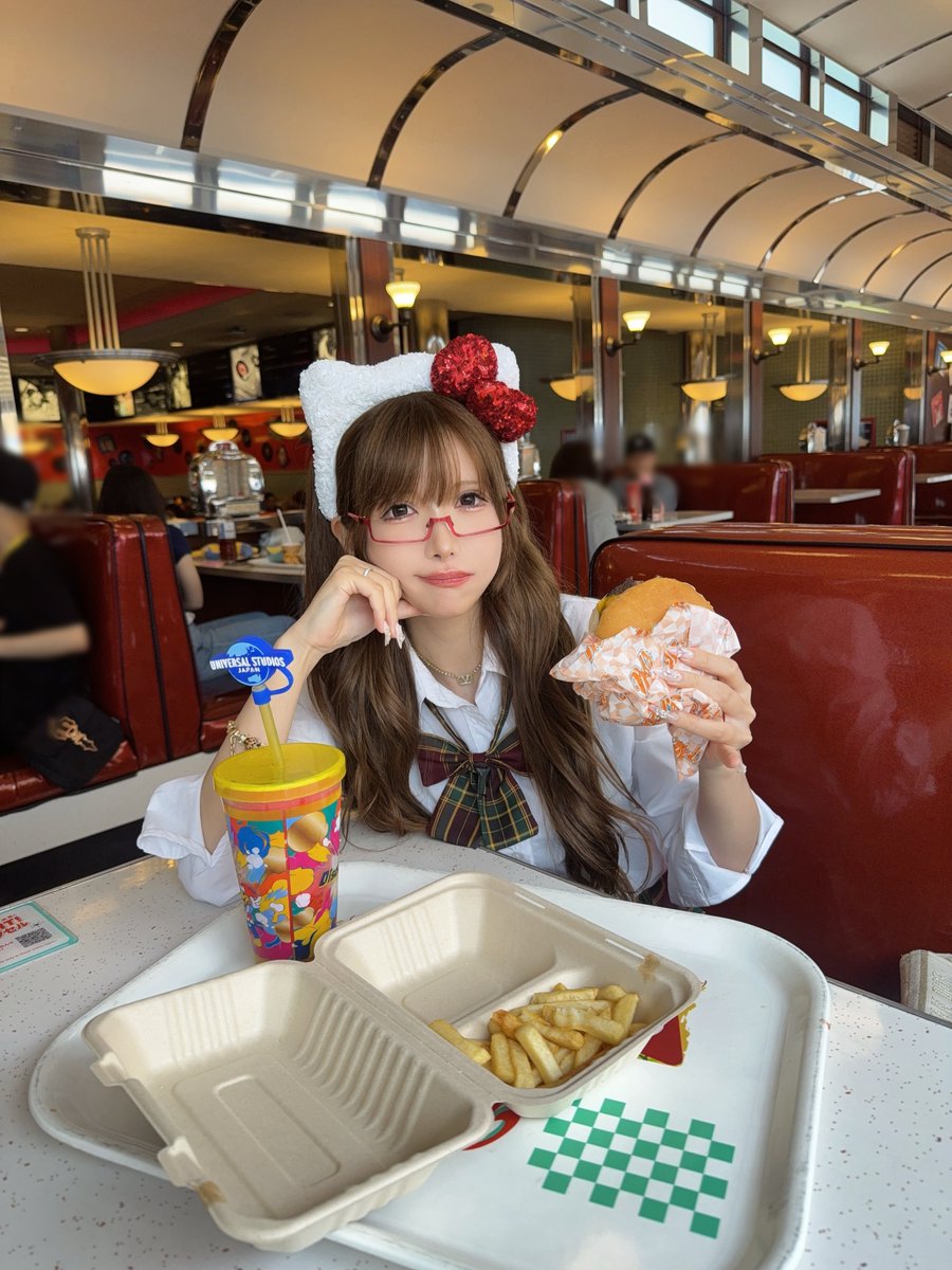 hotaru0426's tweet photo. 30歳完全アウトの制服ユニバ https://t.co/UpFxqWx62q