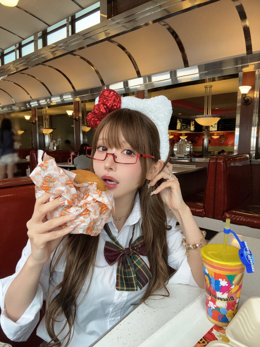 hotaru0426's tweet photo. 30歳完全アウトの制服ユニバ https://t.co/UpFxqWx62q