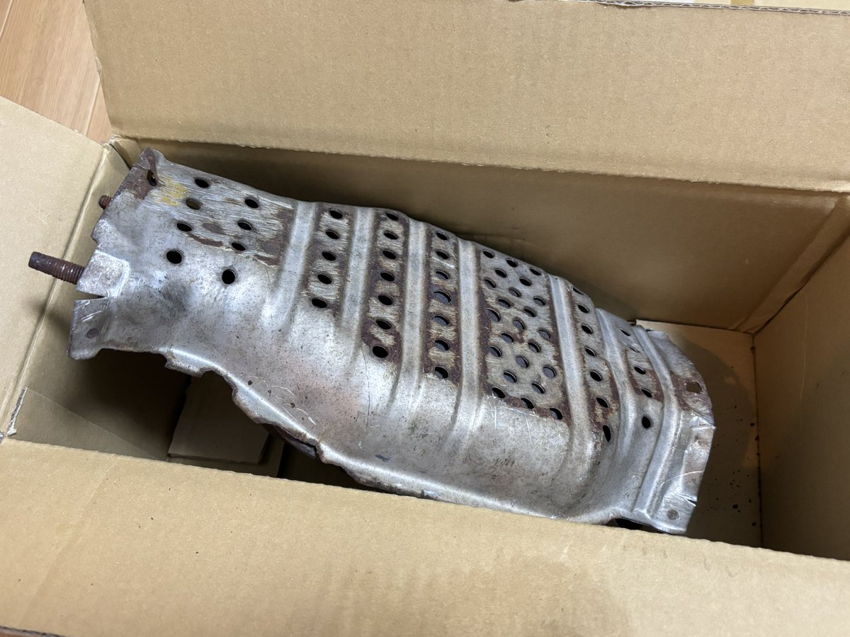 R34スカイライン純正触媒売ります！ 3万円