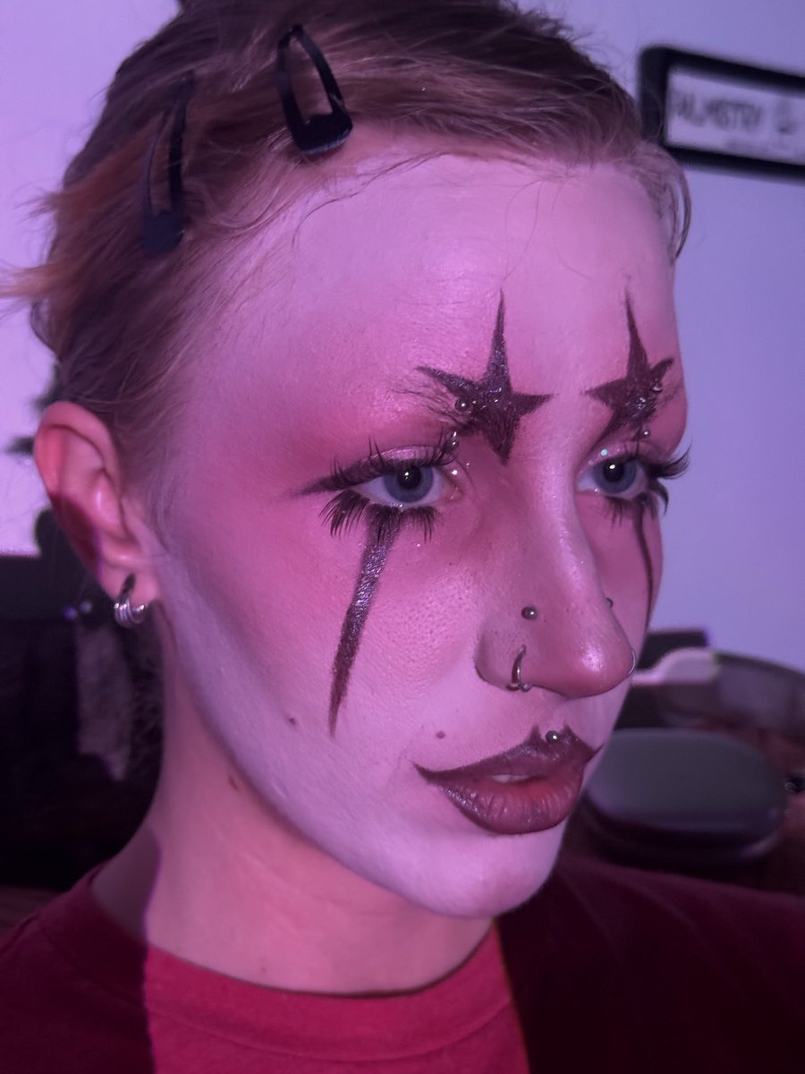 aqueeriusrising's tweet photo. sl did not appreciate my makeup enough &amp; tbh that’s homophobic https://t.co/rPu0qX5NKo