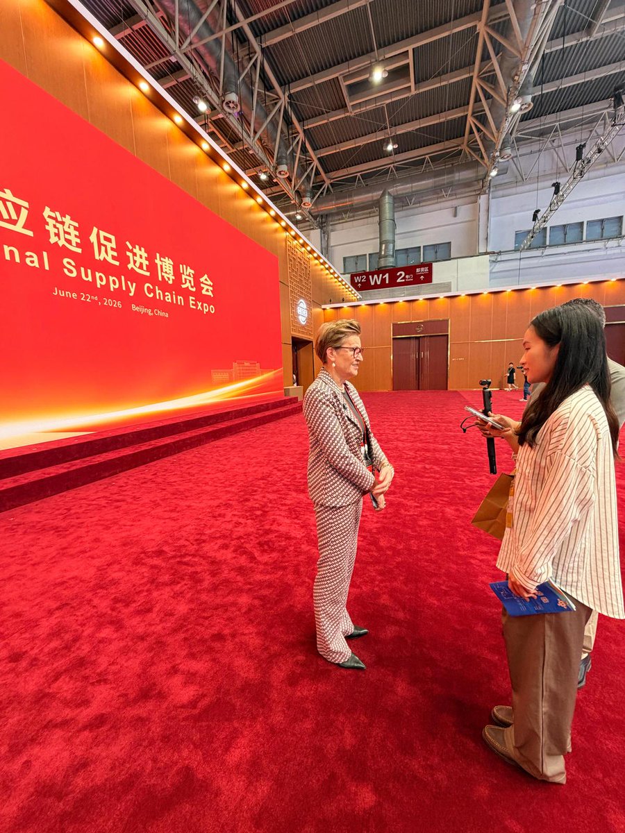 aseforg's tweet photo. 🌏 ASEF at the 4th China International Supply Chain Expo | Beijing
 ASEF Executive Director Ambassador Beata STOCZYŃSKA participated at the Think Tank Event &amp; Releasing Conference of the Global Supply Chain Report and Indices. https://t.co/nWxVpkWF3H