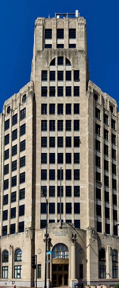 mr1llinois's tweet photo. Elgin Tower https://t.co/PAzWla0yb2