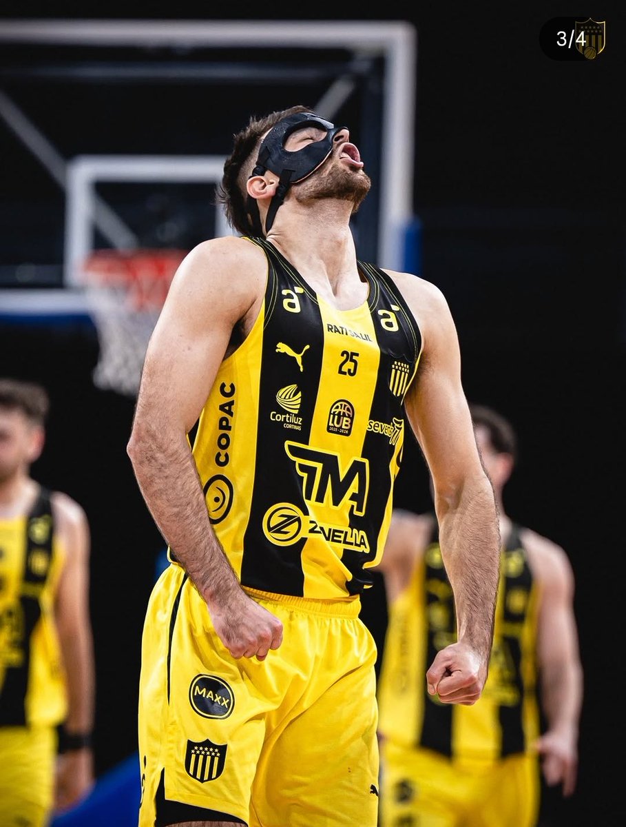 MarcePerrone52's tweet photo. @alaizquierdalat @Aguada_oficial Hablame de amor y grandeza. Peñarol, Peñarol! 🫀🖤💛 https://t.co/hqV5v92W8D