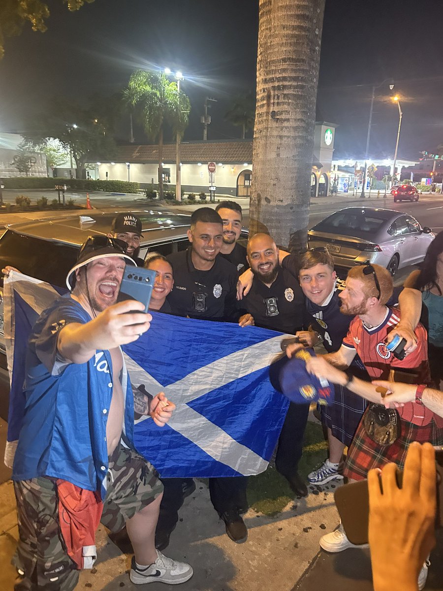 RyyGaming's tweet photo. Thank you @MiamiPD for keeping us safe tonight! 🏴󠁧󠁢󠁳󠁣󠁴󠁿🇺🇸 #tartanarmy https://t.co/ckoC7EaPLH