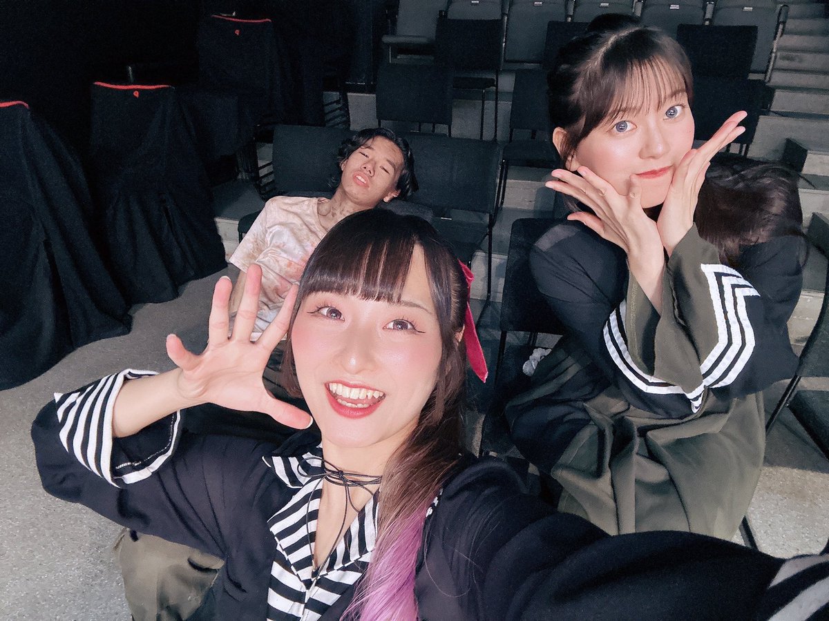 yuikabandai's tweet photo. おそよございます🐱🪽

#魔女エステリーゼの事件簿 オフショット🪄︎︎
前公演、本当に魂の演技を魅せてくれたよねちゃん🙌🏻
終演後いつもヘトヘトになって溶けてるんですけど、とぼとぼ歩いてるとこを捉えることに成功しましたΣp📷ω･´)´-
カメラマンはほっしーちゃん⭐️💜

舞台って面白くて楽しい！🥰 https://t.co/WqBSNbImq2