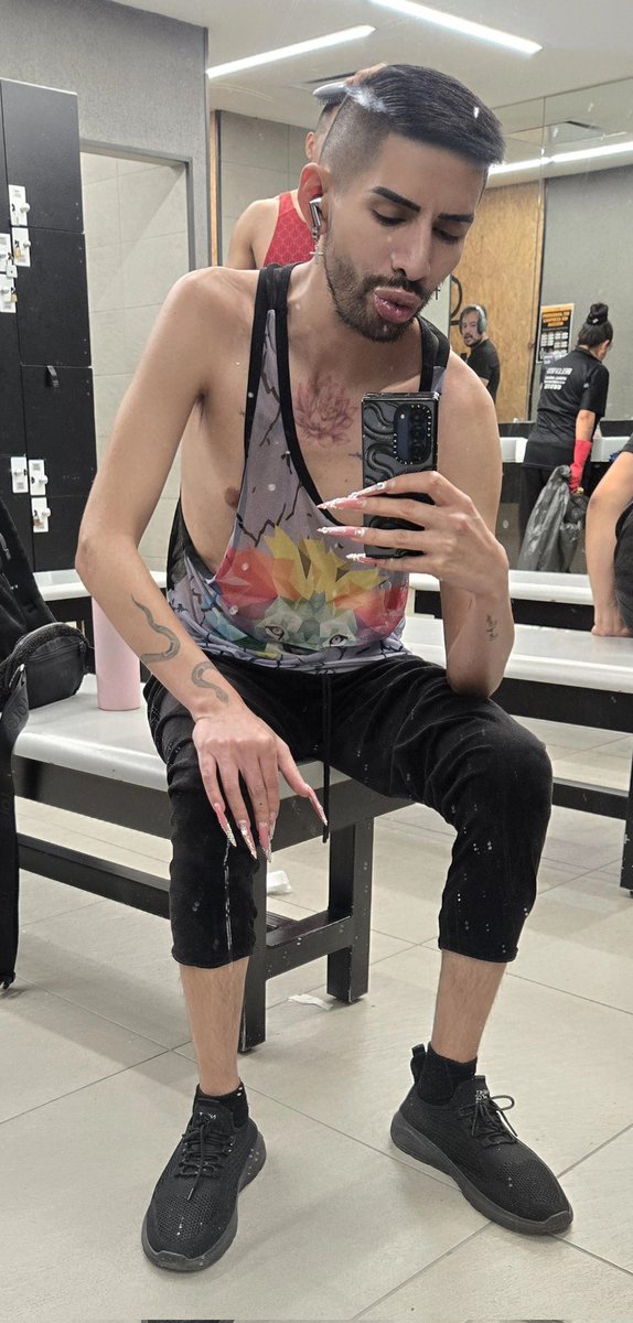 DramaQueenRemix's tweet photo. Mi momento favorito del GYM siempre será cuando me toca pausarlo pa ponerme #Gloss Rojo Carmín Brillante y tomarme selfies! 🖤💅❤️🔥💄🤤🔥🫦💋 SE DIO TODO! https://t.co/zHiJX4PxFv