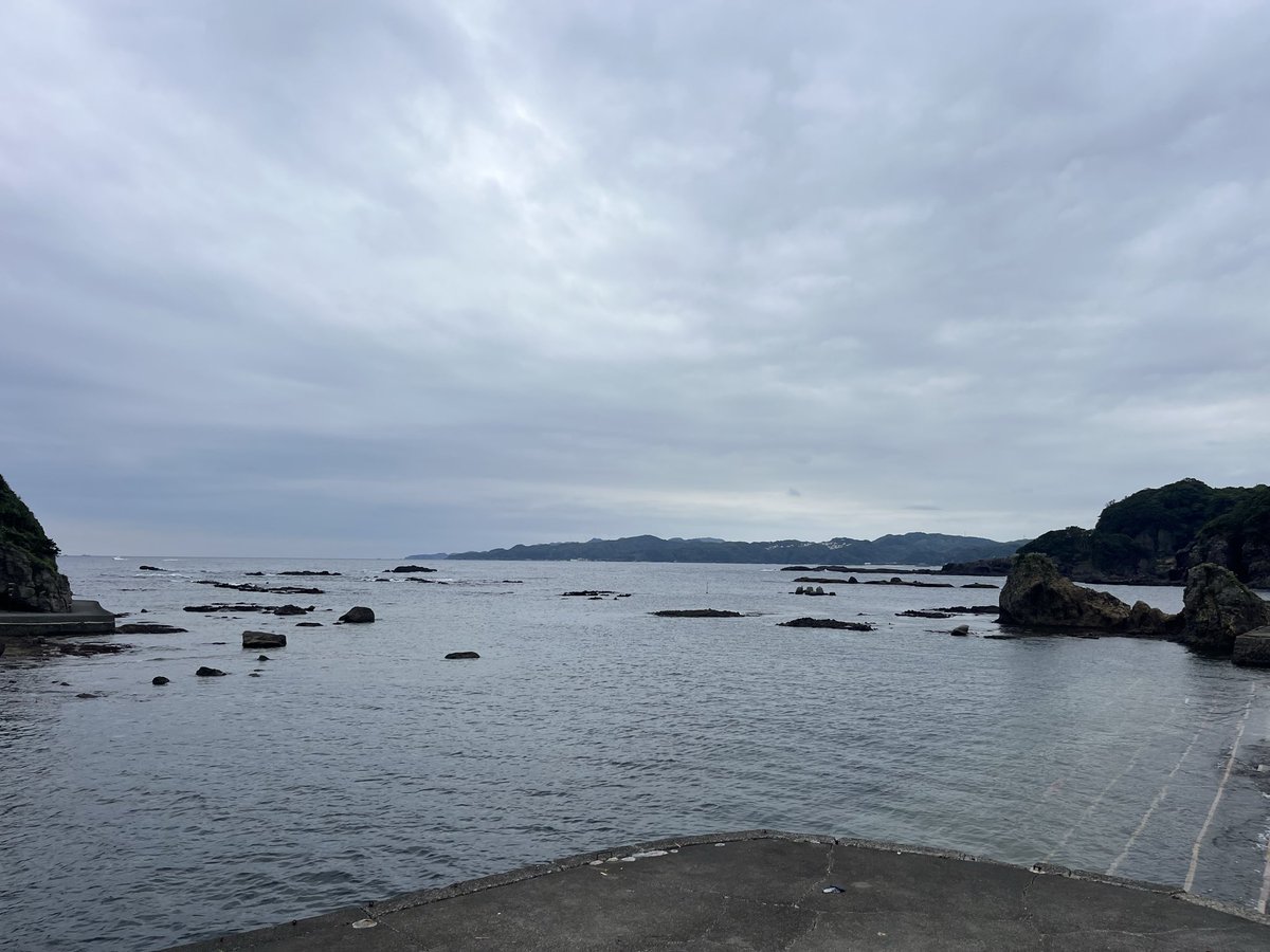 aireschool's tweet photo. 6/23 下田市恵比須島

風は東より、穏やかな海です🏖️
週末は台風接近の予報🌀 https://t.co/YTtTfoAhTb