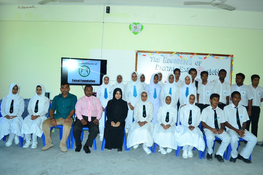 SaimMoosa's tweet photo. ރާއްޖޭގެ ސްކޫލްތަކުގައި އިންޓަރނެޓްގެ ހިދުމަތް ގާއިމުވެ، އަމިއްލަ ފަރުދުންގެ ދީލަތި އެހީތެރިކަމާއެކު ސްމާޓް ކުލާސްރޫމްތައް ބޭނުންކުރަން ފެށިތާ އެތައް އަހަރެއް ވެއްޖެ!
މިފަދަ މަސައްކަތްތަކުގެ ކުރެޑިޓް މިހާރުގެ ސަރުކާރުން ނަގަން އުޅުނު ނަމަވެސް، ކަން ހިނގާފައިވާ ގޮތުގެ އަސްލު އޮޅުވައެއް ނުލެވޭނެ.
@FaisalNasym  https://t.co/sFH8uAiKk0