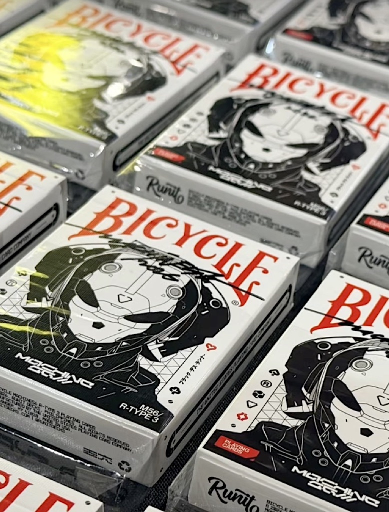 toysrevil's tweet photo. About That #Machine56 R-Type Deck Holder, currently available online via https://t.co/WiWuOmX153

Featured on #TOYSREVIL:
https://t.co/bYytlzJktk

Images here of the #ToyconPH debut release of the "Bicycle Machine56 R-TYPE/2 and R-TYPE/3"playing card decks FTW

#toysblog https://t.co/bXNvUttzVm