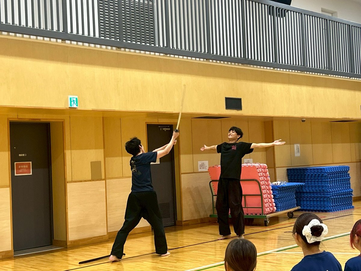 MeijiChanbara's tweet photo. 先日、18期から19期への代替わりを行いました！
18期主将と19期主将による地獄巡りや新旧幹部団体戦、18期vs19期団体戦などを行い、大いに盛り上がりました🔥
18期の先輩方、1年間本当にお疲れ様でした🙌
これからは19期が中心となり、力を合わせてより良い碧剣会を目指して頑張っていきます⚔️✨ https://t.co/ZUsddTTX3v