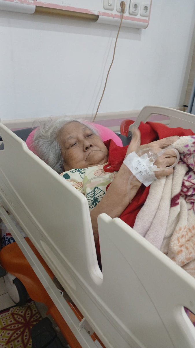 toodumbtodai's tweet photo. HELP RT TEMEN2

Hi guys, aku sedang butuh uang banyak sekali untuk pengobatan, perlengkapan dan uang makan untuk nenekku yg sedang sakit 

aku jual nasi serba 10ribu barangkali kakak2yg mau berbagi/beli boleh dm ya 🥹 help sekalii ya kakak2🙏🥹 https://t.co/1WT9MwAqjn