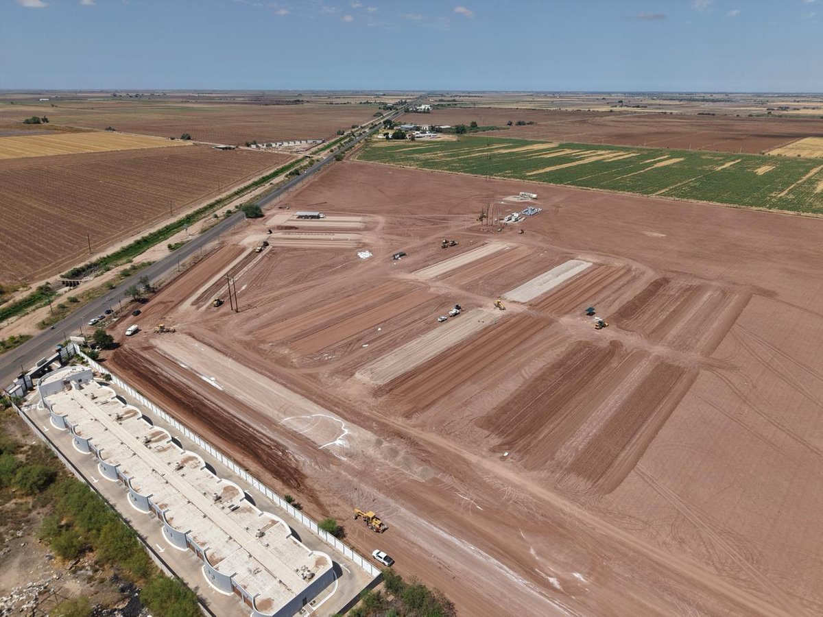 AlfonsoDurazo's tweet photo. En Navojoa supervisamos el proyecto de Viviendas para el Bienestar en el predio “Venado”, donde se construirán 2,500  nuevos hogares.

Con el respaldo de nuestra presidenta, @Claudiashein, este desarrollo abrirá la puerta a nuevas historias, más tranquilidad y un patrimonio propio para familias que buscan construir un mejor futuro.

#Sonorasetransforma #tierradeoportunidades