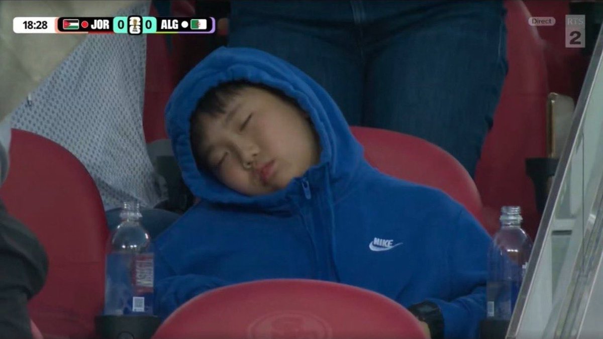 MOMO2R_'s tweet photo. C’que j’retiens de cette première mi-temps (merdique) #JORALG https://t.co/5JEXz8CfR8