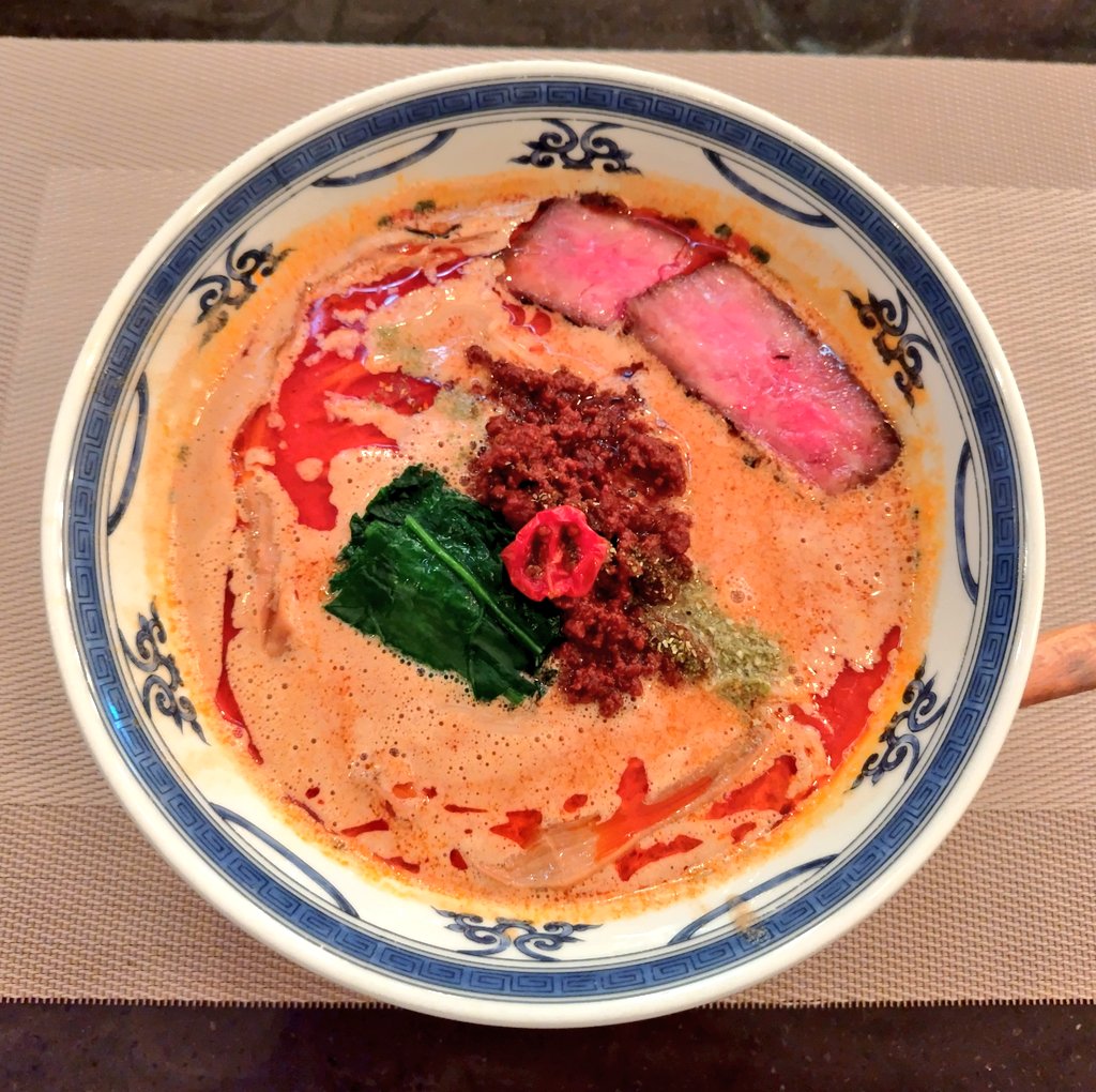 three____sheep's tweet photo. 今日は東京都文京区の『MENSHO』さんに来ました😀🍜頼んだのは和牛担々麺🍜スープはピリっと辣油と山椒が効いた胡麻濃厚トロトロスープ、麺はかための極細麺🍜和牛チャーシューとろウマょ🤤🐂今日も満足ごちそうさま🤗🍜✨
#東京都文京区
#MENSHO
#ラーメン
#ランチ https://t.co/i9tKUdlMoF