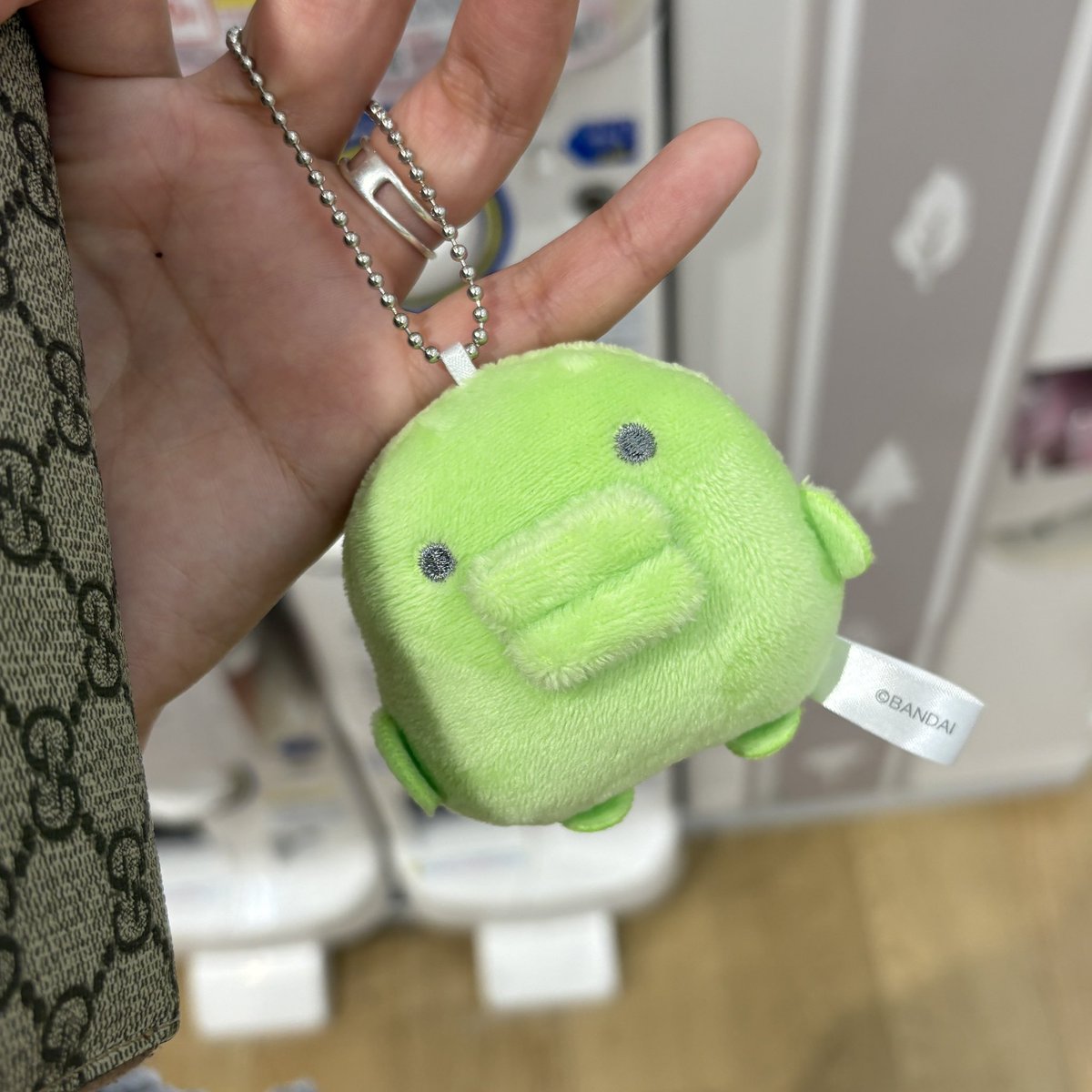 _powapowan's tweet photo. どうしてもくちぱっちが欲しくて並んで
2回やれば確実にくちぱっちだけど、
後ろの2人組の1人がくちぱっち狙いと聞いて諦めてその場を離れたけどショック😢って帰る前にもっかいみたら補充されてた！！！！！！！！1回でくちぱっちが来てくれたよ😭😭😭🩷

ケースも欲しいけど、もうどこにもなかった🥲 https://t.co/GwhC6Wy1RC
