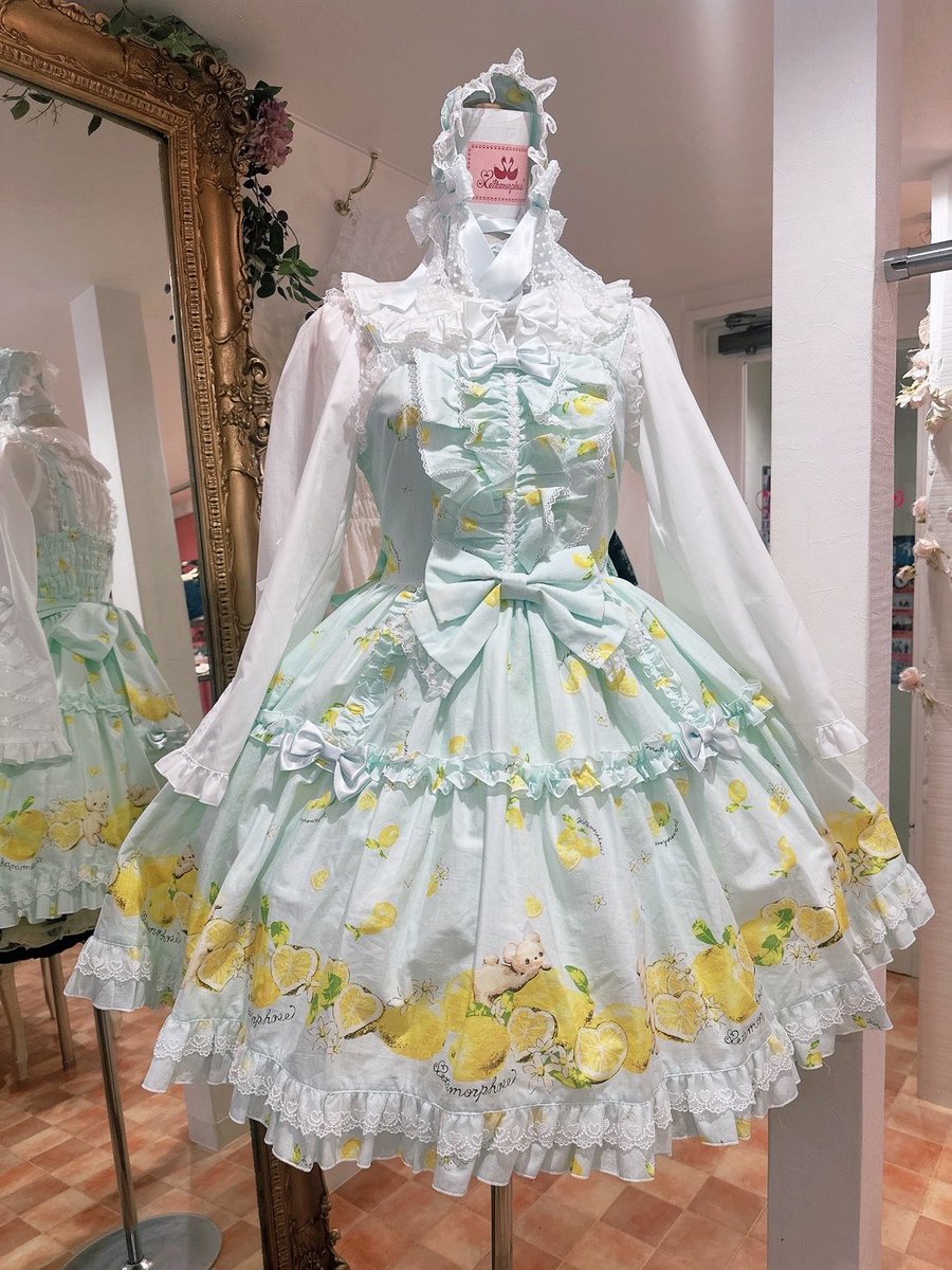 metamorofficial's tweet photo. 🎀好評発売中🎀
Dreaming heart♡Lemon
https://t.co/vvWTfsKjwe

みずみずしいレモンとあそぶくまちゃんたち♡
ご好評を頂いたプリントがリニューアル！

軽やかで薄手な綿の生地になって登場です♪
暑い日にも涼しくお召しいただけますよ♡

楽天市場店
https://t.co/qfrfNbprft https://t.co/3faTtnxhKn