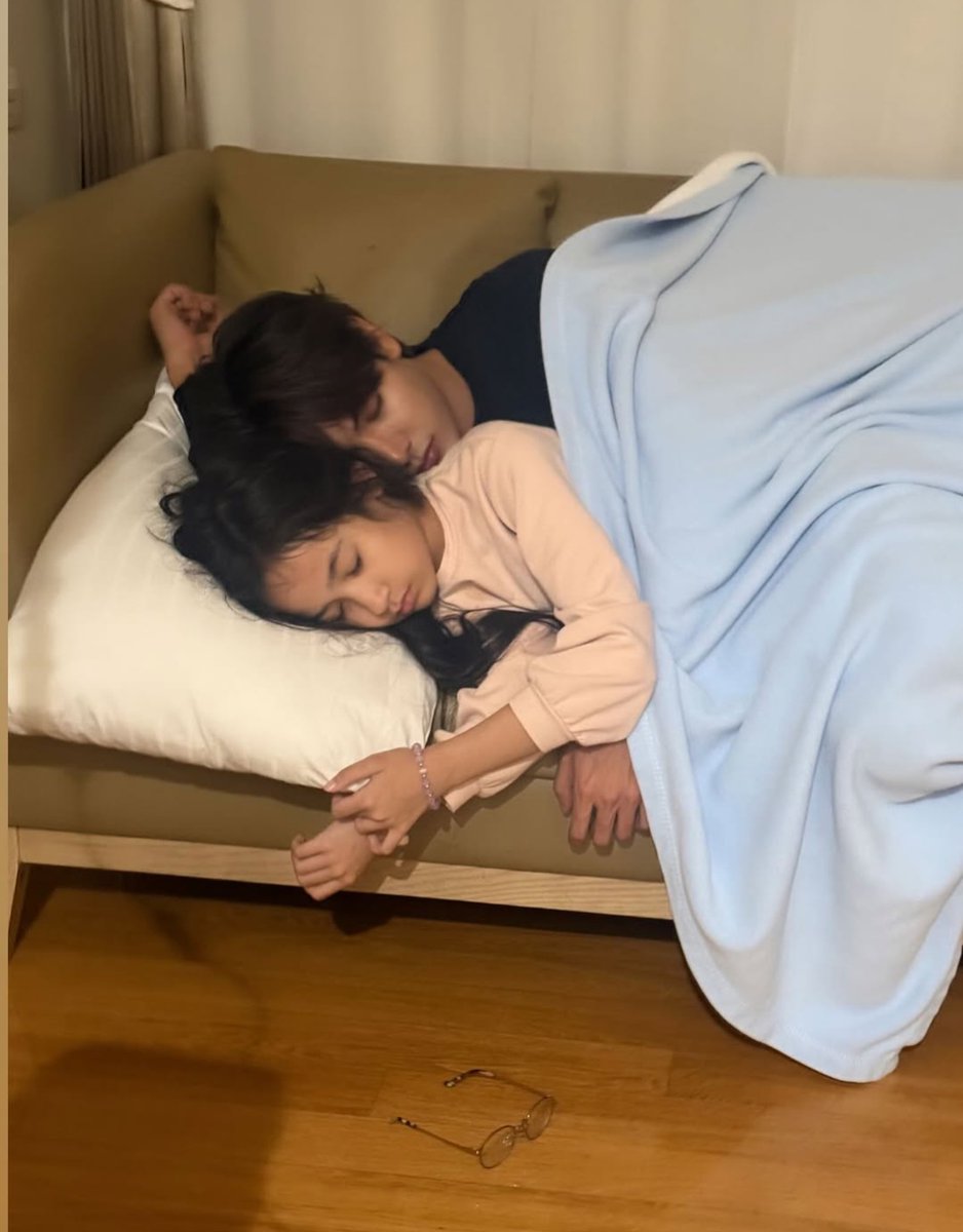 tinymeowb's tweet photo. found this photo while scrolling through my camera roll 🥹 

this is the cutest photo of asya and joongiee *sobbing* 
i love them so much 🩷 https://t.co/r6RaWantGr