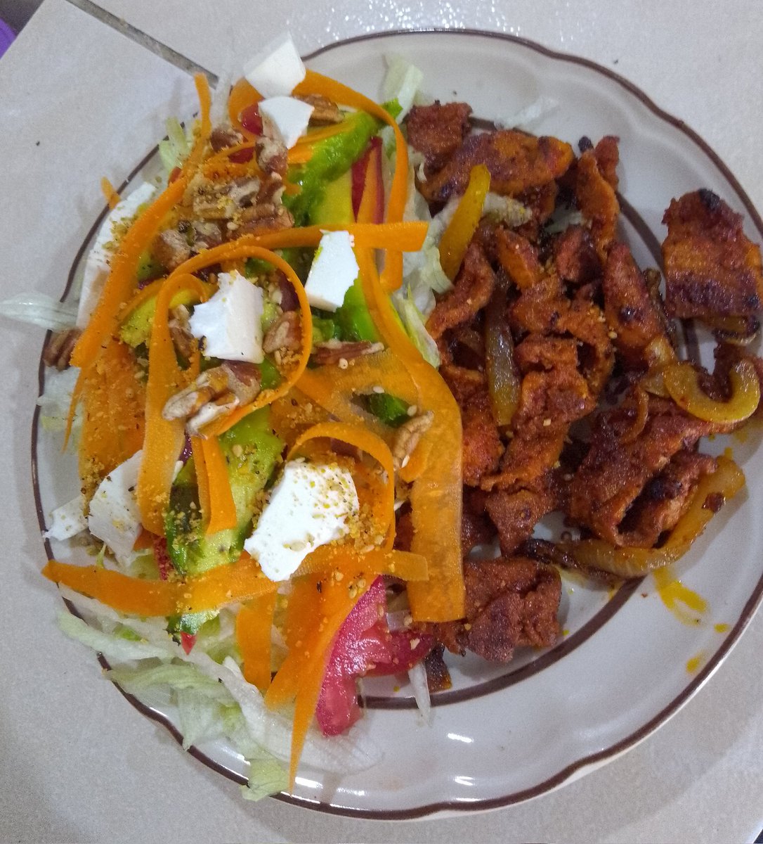 brengig97's tweet photo. Pues maruchan no va a comer mi futuro esposo 😌🥰 https://t.co/dJn32SccT4