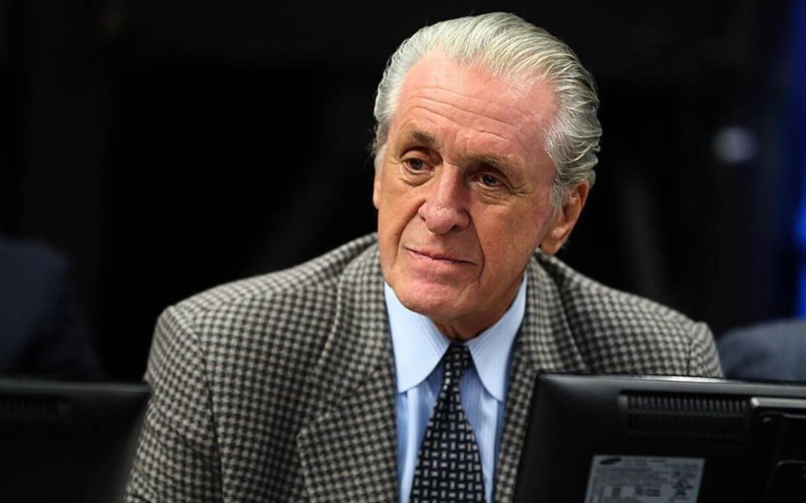 TheHoopCentral's tweet photo. PAT RILEY FINALLY DID IT

LEGEND. https://t.co/eAGz27wkGF
