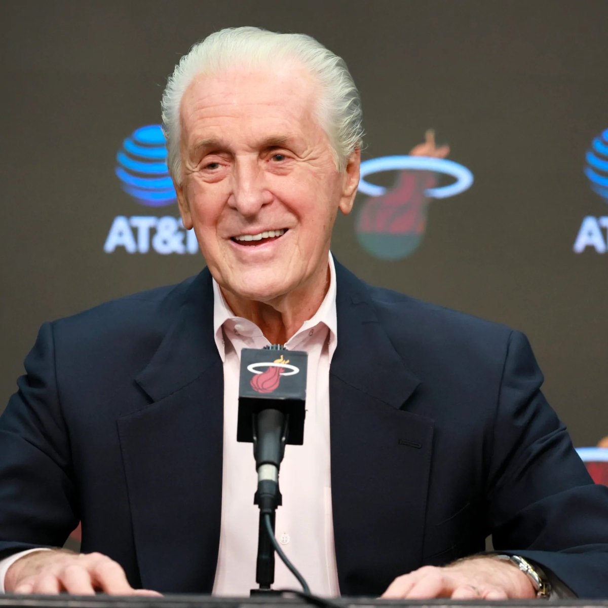 SleeperHeat's tweet photo. NO WAY PAT RILEY JUST LANDED GIANNIS AT MIDNIGHT ON A WEEKDAY😮‍💨😮‍💨😮‍💨

PAT RILEY IS NOT SLEEPING TONIGHT https://t.co/MNDvuRt1dS