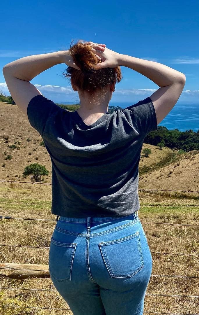 WarnerPrabhas31's tweet photo. Bryce Dallas Howard Serving Curves at 45 🥵🔥🔥 https://t.co/0SsEL6dIt9