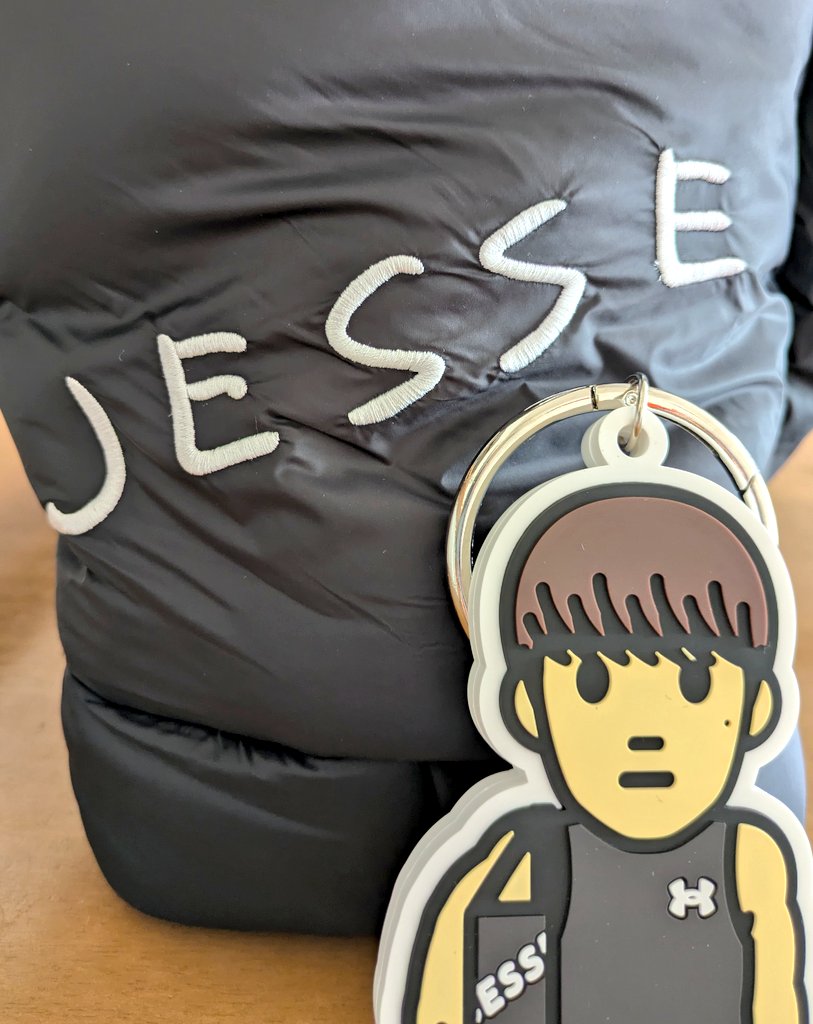 Ninavote1's tweet photo. UNDER ARMOUR×JESSEコラボバッグ
届きました❤️
バッグもジェシーくん直筆JESSEもチャームも可愛くて素敵✨
大切な宝物がまた増えました✨
アンダーアーマーさん ジェシーくん RKさん MANKYさん ありがとうございました✨
再販等あってみなさんが手にできますように🙏
#アンダーアーマー #ジェシー https://t.co/vxSEeSnV8P
