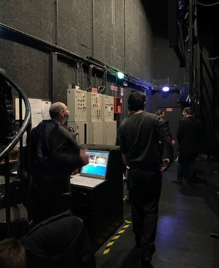 naluinteligente's tweet photo. #Chanmin au | "uma rapidinha, por favor.."
Aonde seungmin estava jรก pronto para seu prรณximo show, terminando a maquiagem..
Ou
Aonde bangchan, seu namorado, estava tรฃo duro ao ponto de doer, e precisava de uma certa ajuda. https://t.co/DtYdw77kMP